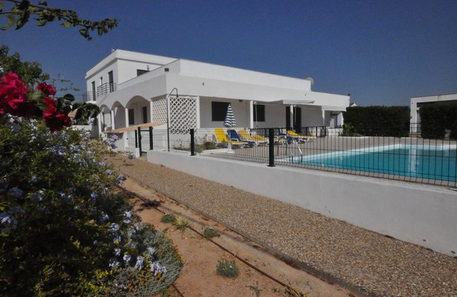 House with 9 bedrooms,9 bathrooms,11 AC,wi-fi,pool and fitness
