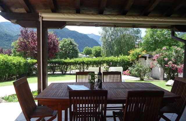 House with large terrace and garden, 4 pers, 200m to the lake/beach