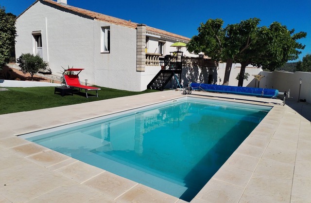 House with private pool near Etangs de Bages