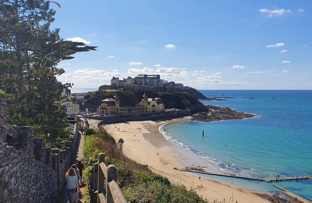 House with sea view, 2 steps from Le Hérel beach and town center.