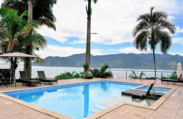 House with view to IlhaBela - Heated SPA pool - Beach Tennis court