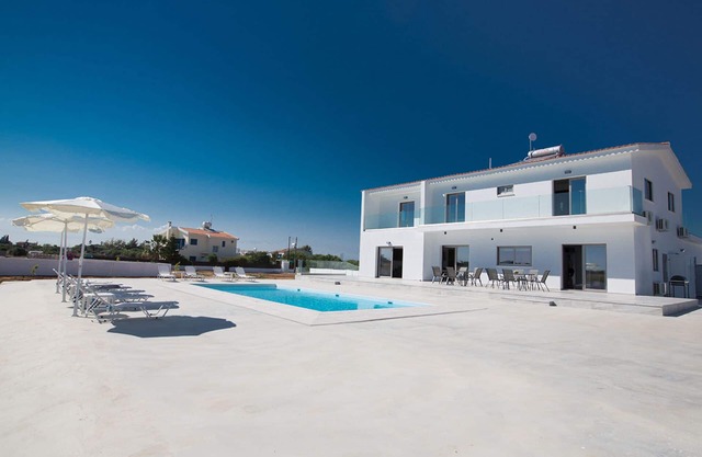How to Rent Your Own Private Luxury Holiday Villa in Protaras for Less than Basic Hotel
