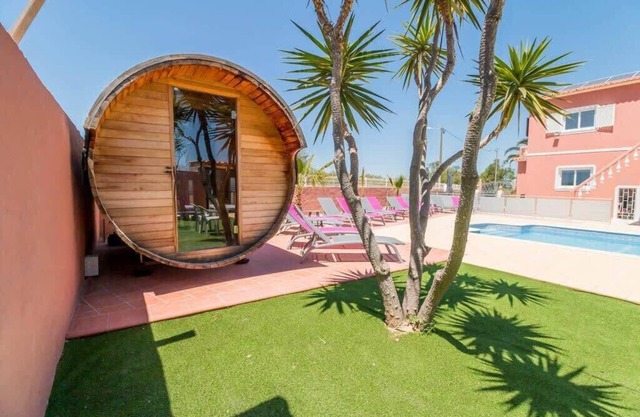 Huge house 7 bedroom sleeps 31! Heat/pool, Jacuzzi, Sauna, Pool table, T/Tennis