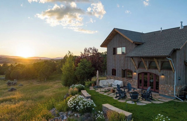 HUGE VIEWS + LUX Finishes Outside Aspen