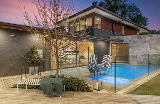 Hunter Villa - The Vintage