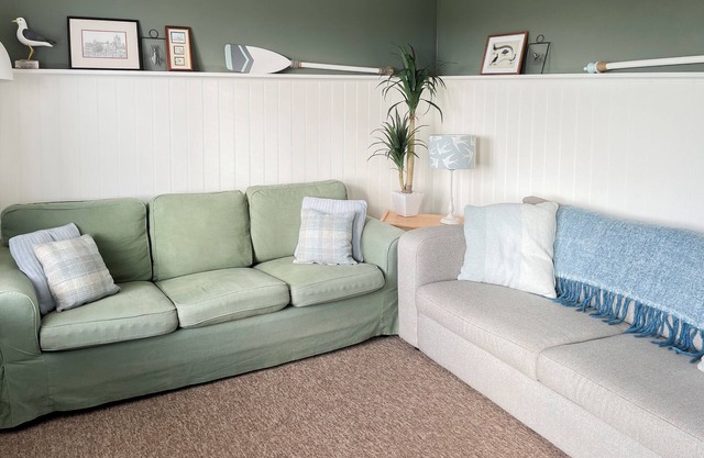 Ideal for couples wishing to enjoy a beach holiday or discover The Broads.