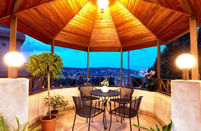 Iliani Hotel
