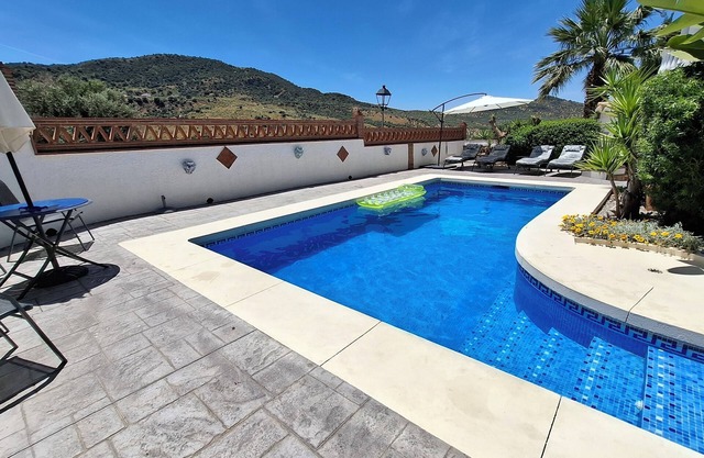 Immaculate 2 Bedroom 2 Bathroom Villa Private heated pool for 4 (MAX 5)