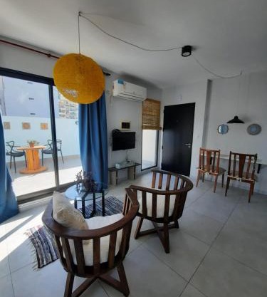 Impecable ambiente con terraza privada