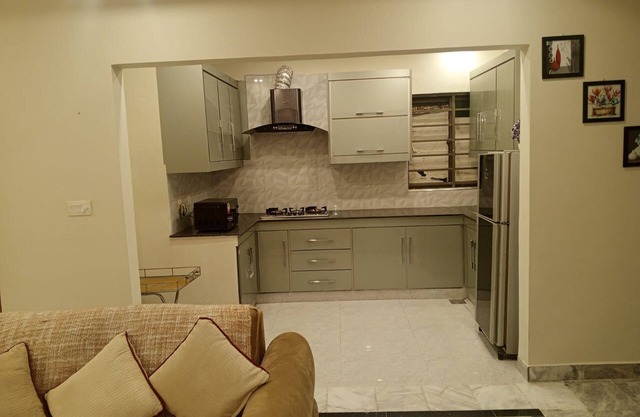 Impeccable 3-bed Apartment in Lahore