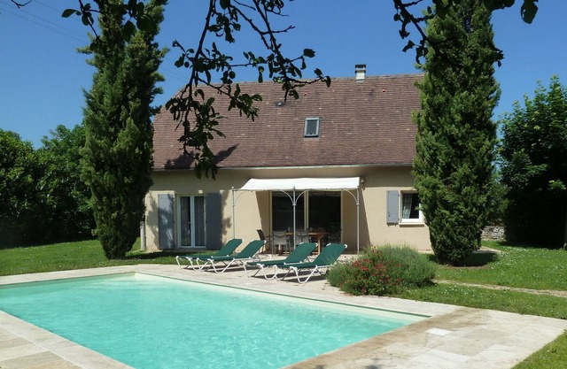 Independent house 8 pers. with private pool in quiet Loubressac
