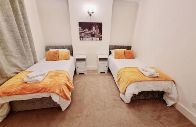 Inviting 2-Bed Cottage in Windsor