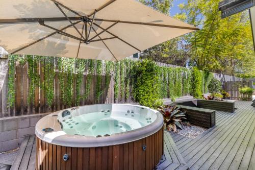 Jacaranda Amber The Vintage Golfside Luxe Villa