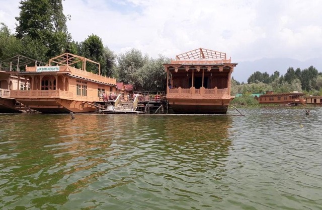 Jackson Heights Houseboats