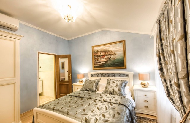 Junior Suite in exquisite Bed & Breakfast Villa Hasi in center of town!