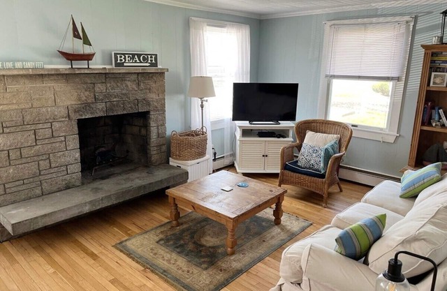 Just steps away from one of Narragansett's favorite family beaches!