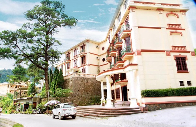 Khách Sạn Cây Thông