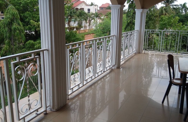 KROBIA EXECUTIVE LODGE