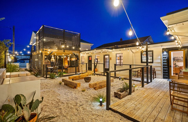 Kure Beach Family-sized condo w/private deck steps from ocean and Kure Pier!