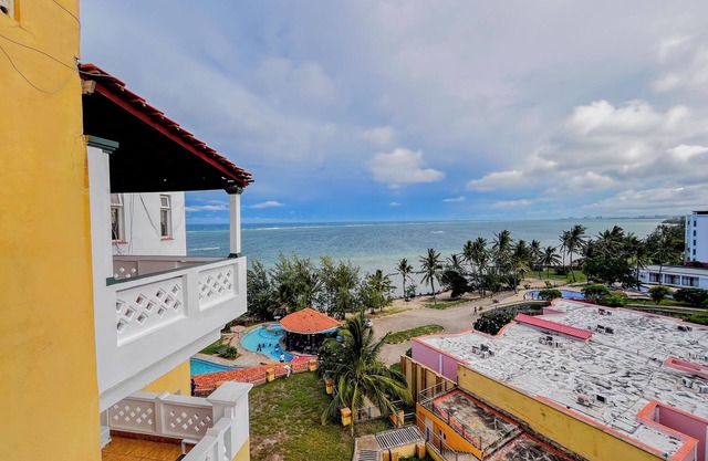 Kuzuri Kwetu Beachfront Apartments