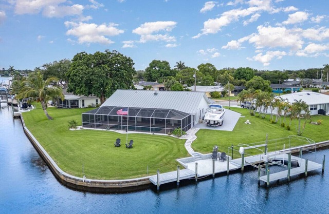 La Dolce Vita: Your Waterfront Jackpot