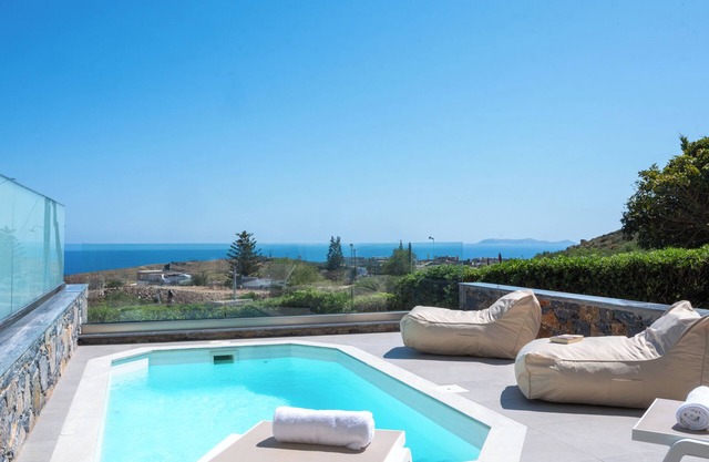 La mer De Crete suite private pool & sea view!