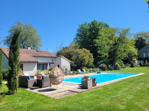 La Plaine de l'Angelus Gite - parc et piscine partagée