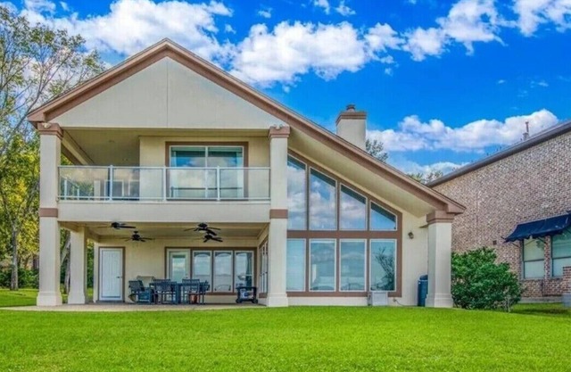 Lake Conroe Waterfront 5BR/5.5BA Home w/2 Docks and private pool