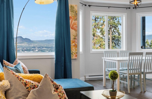 Lake Views Beach Suite - 6 min to downtown Kelowna