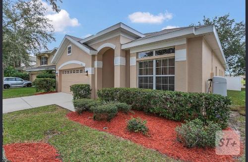 Lake views Single family residence Built in 2004