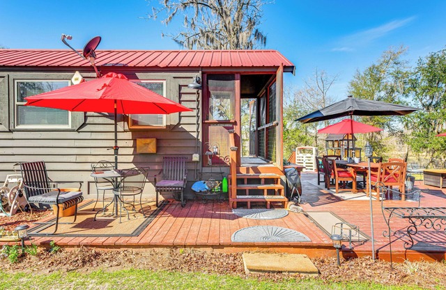 Lakefront Cabin in Brinson: ‘Behind the Moon’