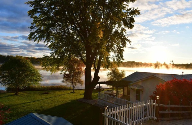Lakefront Chook Nook Cottage Dickerson Lake