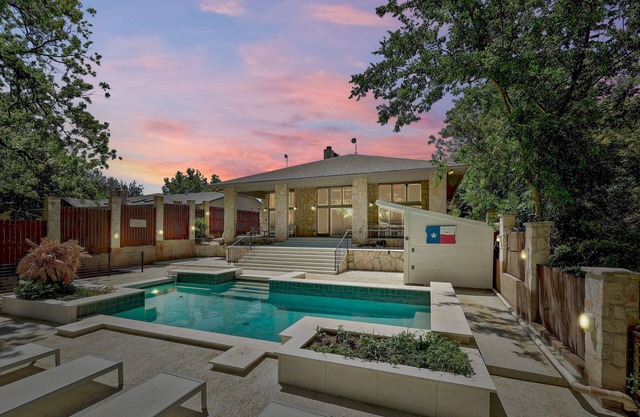 Lakefront Pool, Fire Pit, 2 Story Dock on LBJ!