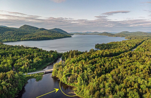 Lakefront Privacy with Boats & Views