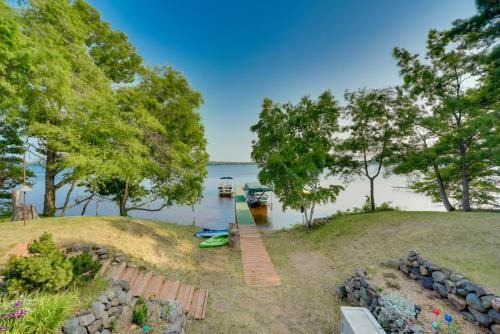 Lakefront Wisconsin Home - Deck, Fire Pit and Kayaks