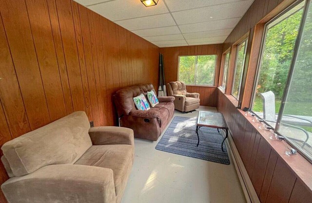 Lakeside Cabin: Steps to Beach