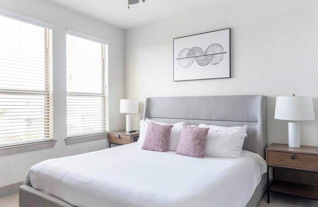 Landing | Chic 1BD, Clubhouse, Courtyard