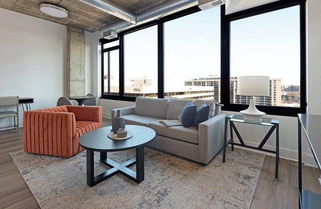 Landing | Chic 1BD, Gym, Game Room