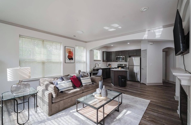 Landing | Incredible 2BD, Clubhouse, Pool