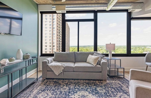 Landing | Modern 1BD, Gym, Game Room