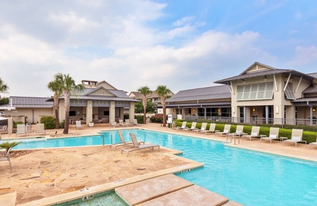 Landing | Stylish 1BD, Yoga Studio, Pool
