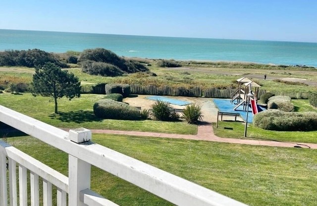 Large Apartment Panoramic View Seafront