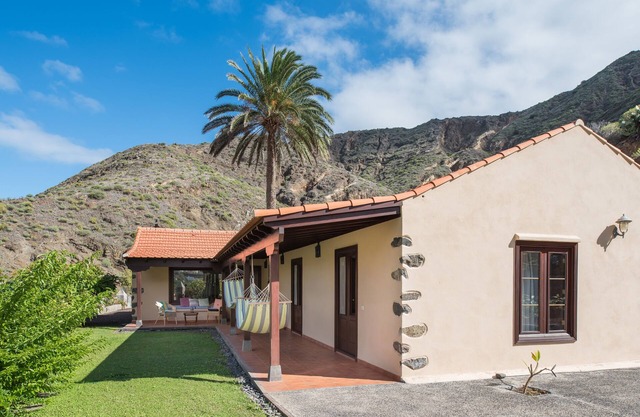 Large Comfortable Chalet With Sea Views On the Most Beautiful Valley, free wifi