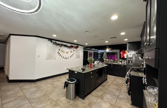 Large, Luxe NOLA/Metairie Home- Tankless Waterheater, Huge Yard! Near Lakefront