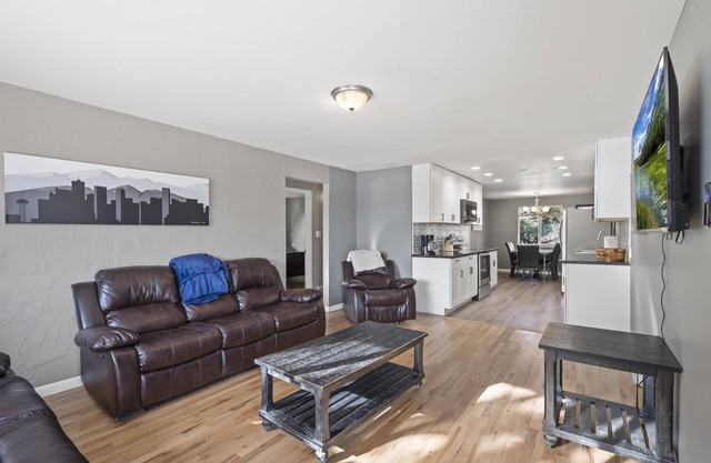 Large Wheat Ridge Home - 11 Beds + 2 Livingrooms