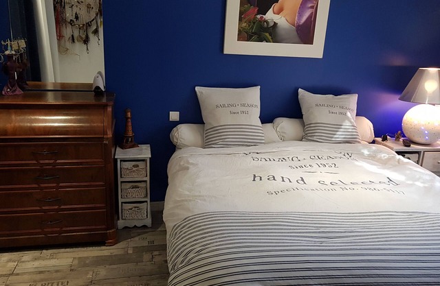 large wod Bungalow near forest, hotel prestations, with breakfast include