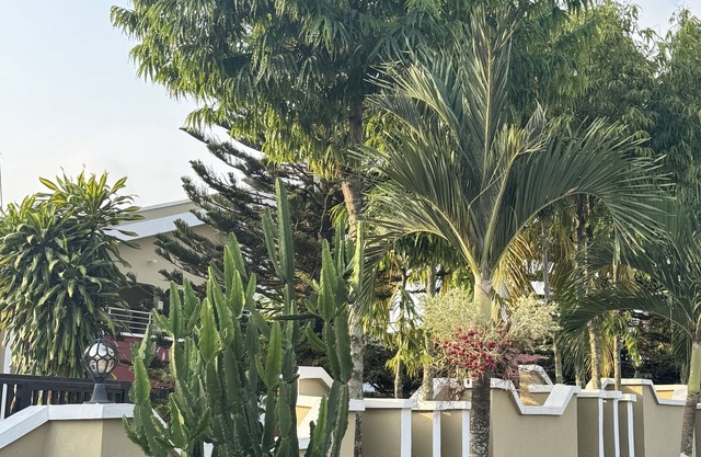 LaRosa Executive Guest House