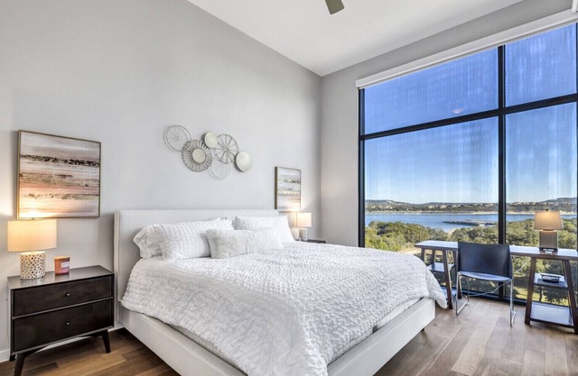 Lavish Lake Travis condo with breathtaking views!