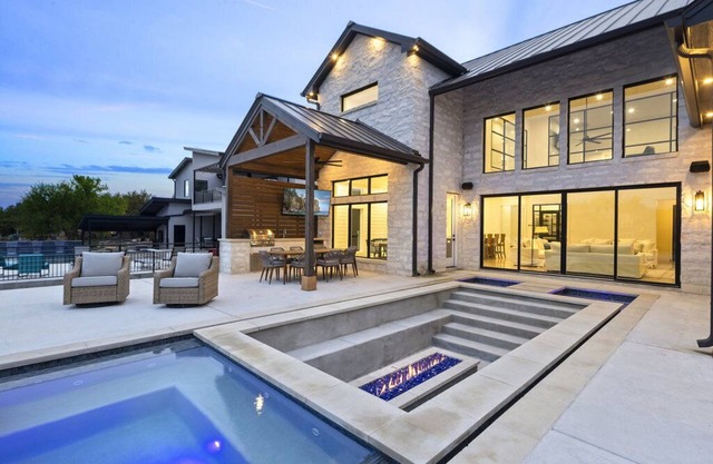 LBJ Retreat - Luxurious Lake LBJ Waterfront - German Farmhouse Getaway