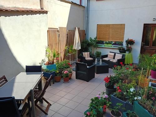Le Balcon